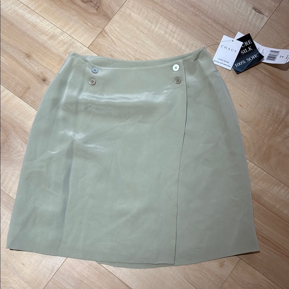 ✨NWT✨Chaus 100% Silk Skirt, size 6